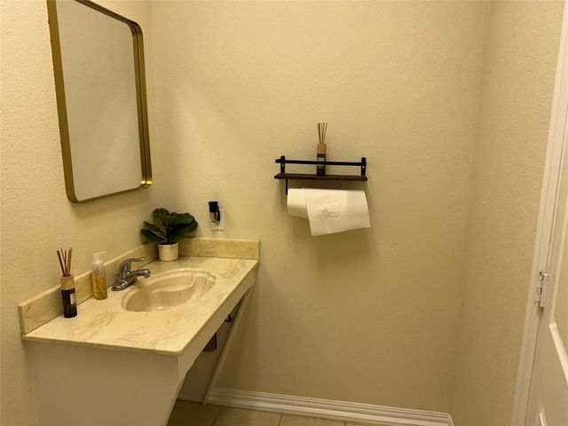 108 W Main Street, Italy, TX 76651