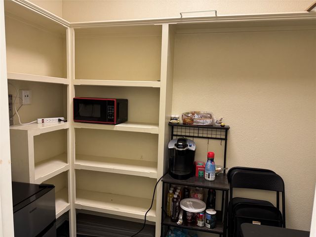 108 W Main Street, Italy, TX 76651