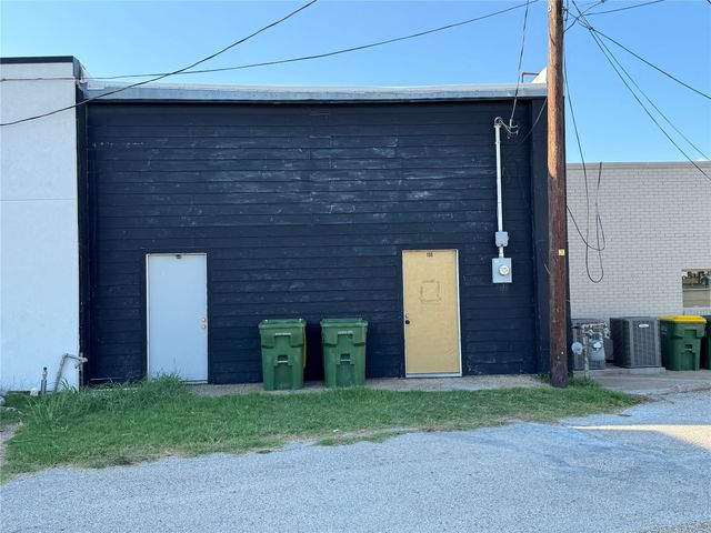 108 W Main Street, Italy, TX 76651