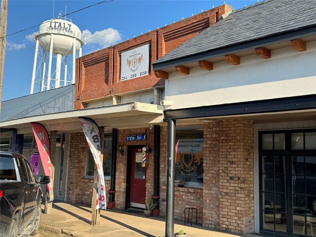 108 W Main Street, Italy, TX 76651