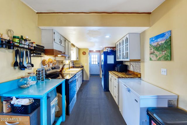 6464 N SIX GUN Road, Willcox, AZ 85643