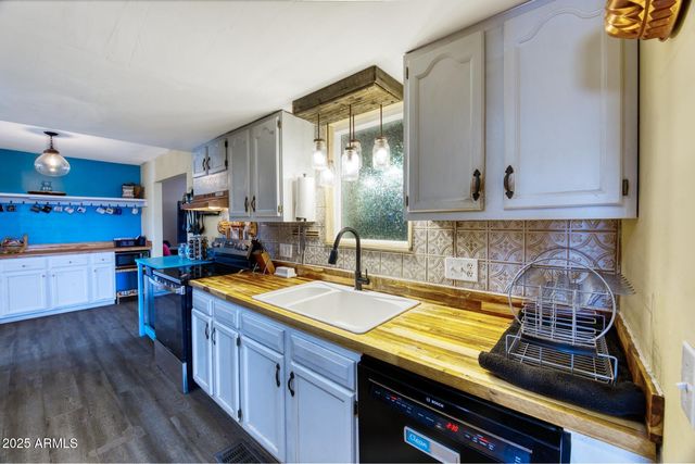 6464 N SIX GUN Road, Willcox, AZ 85643