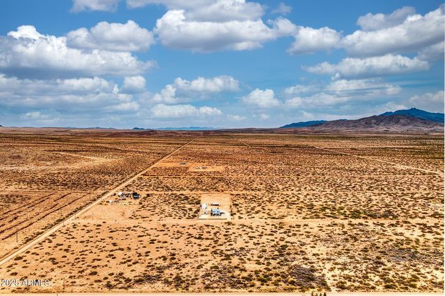 6464 N SIX GUN Road, Willcox, AZ 85643
