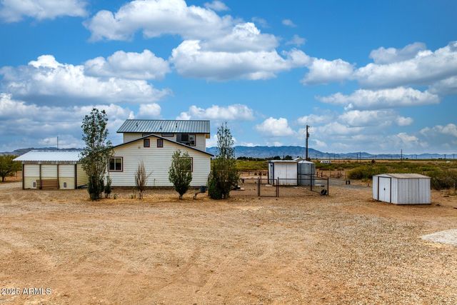 6464 N SIX GUN Road, Willcox, AZ 85643