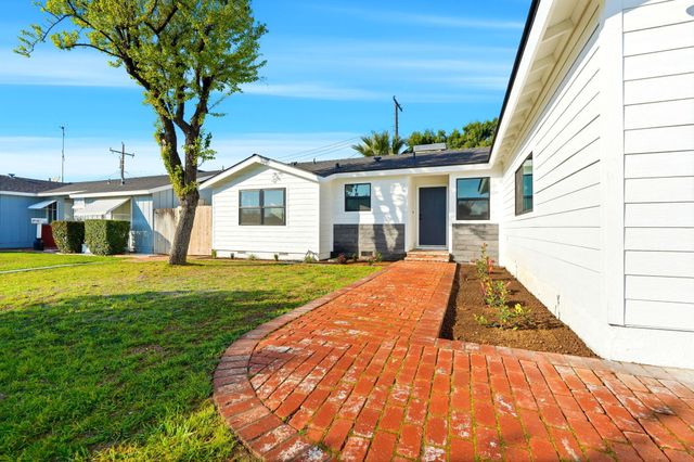 109 Whittier Court, Exeter, CA 93221