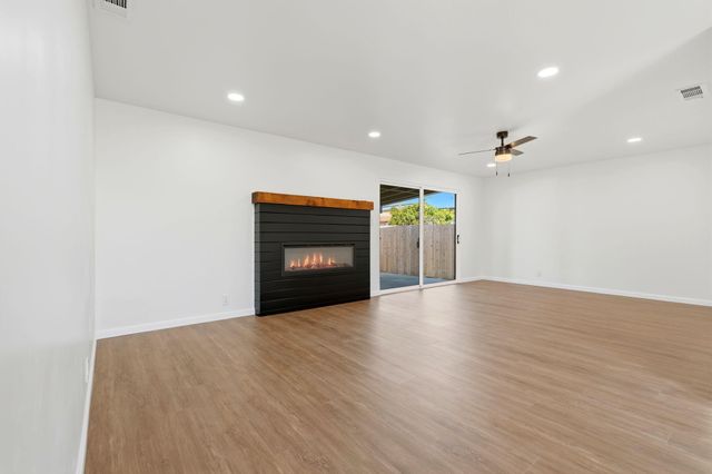 109 Whittier Court, Exeter, CA 93221