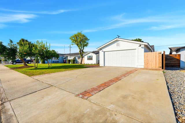 109 Whittier Court, Exeter, CA 93221