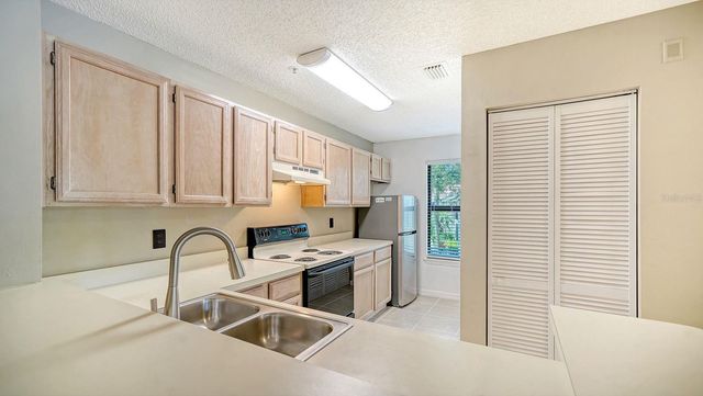 4024 CROCKERS LAKE BOULEVARD 27, Sarasota, FL 34238