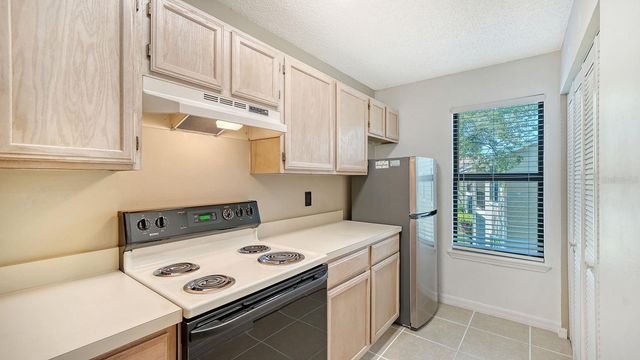 4024 CROCKERS LAKE BOULEVARD 27, Sarasota, FL 34238