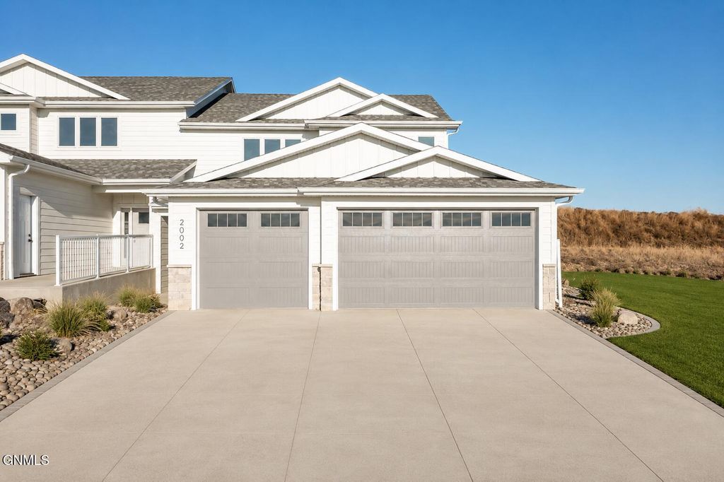 2002 Prairie Hawk Drive, Bismarck, ND 58503 photo 2