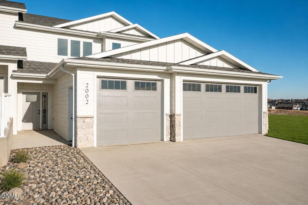 2002 Prairie Hawk Drive, Bismarck, ND 58503 photo 3