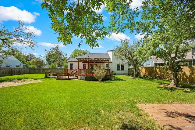 209 South Street, Baytown, TX 77520