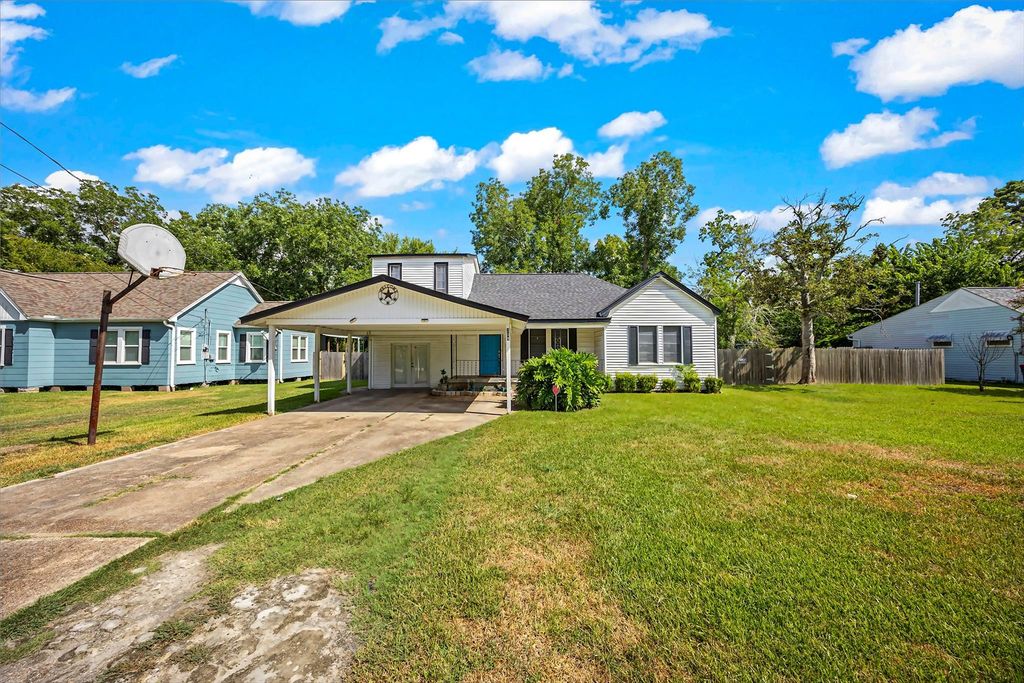 209 South Street, Baytown, TX 77520