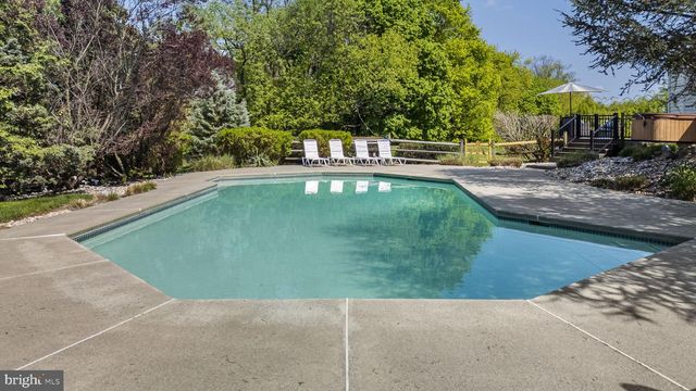20 LINDA LN, Spring City, PA 19475