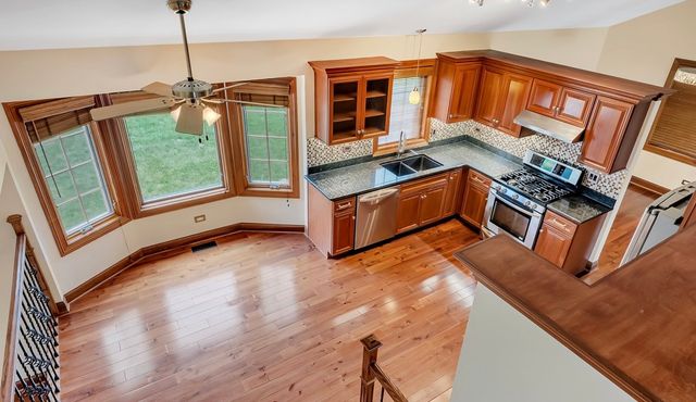 9041 Sunrise Lane, Orland Park, IL 60462