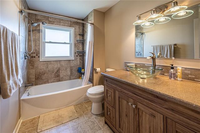 109 S Vansant Street, Clinton, MO 64735