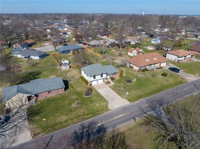 109 S Vansant Street, Clinton, MO 64735