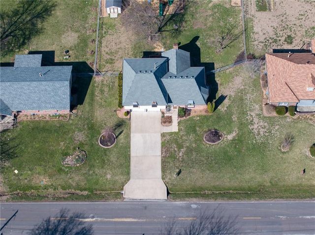 109 S Vansant Street, Clinton, MO 64735