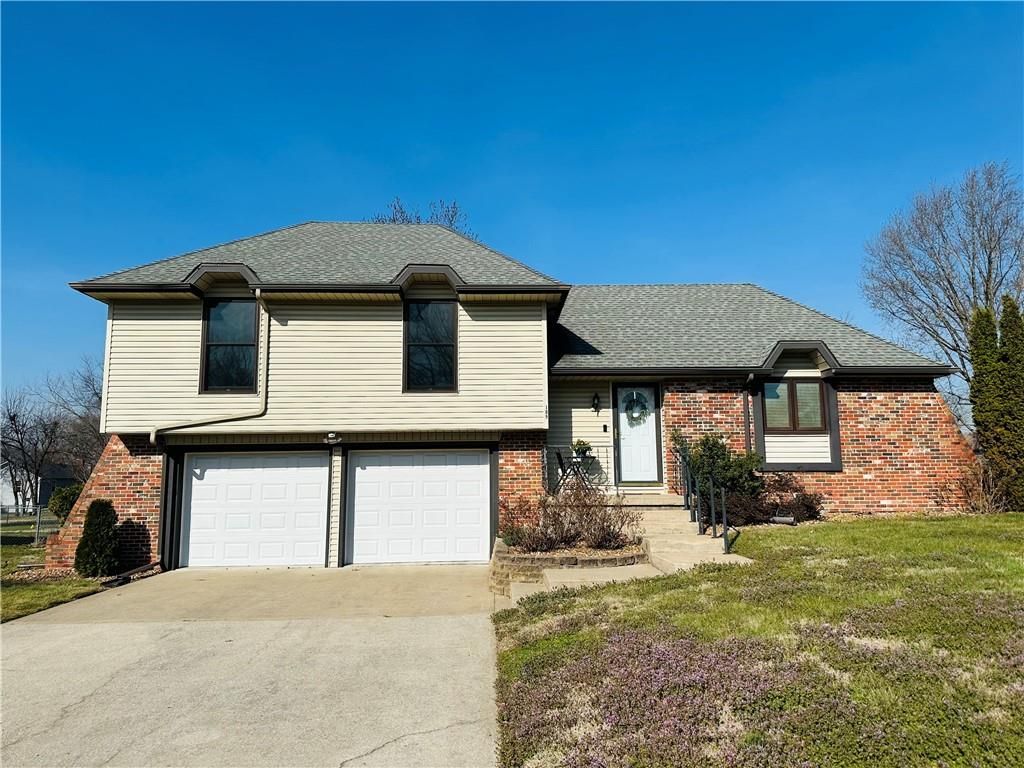 109 S Vansant Street, Clinton, MO 64735