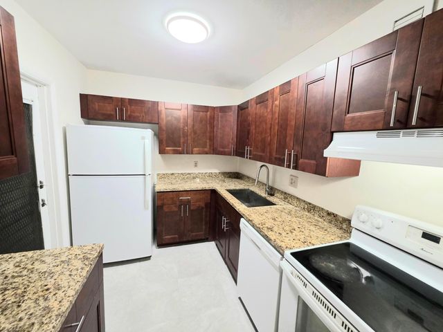 683 NW 13th Street Apt 27, Boca Raton, FL 33486