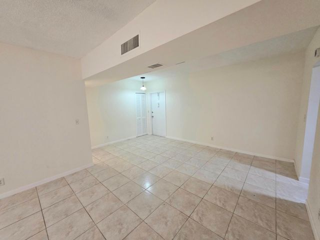 683 NW 13th Street Apt 27, Boca Raton, FL 33486