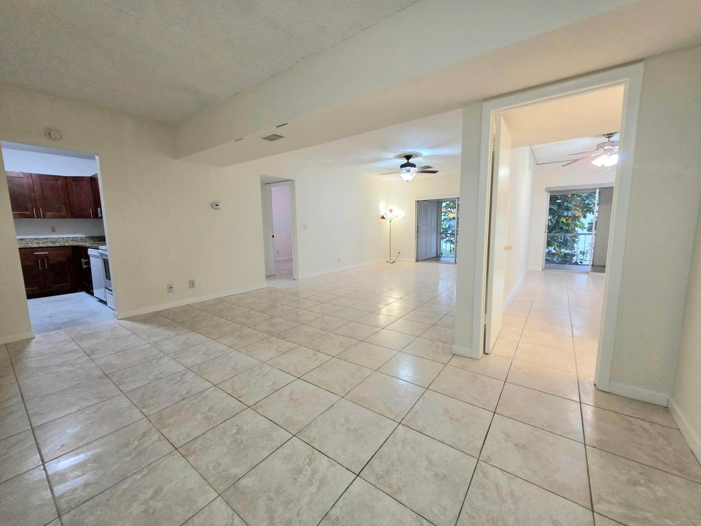 683 NW 13th Street Apt 27, Boca Raton, FL 33486