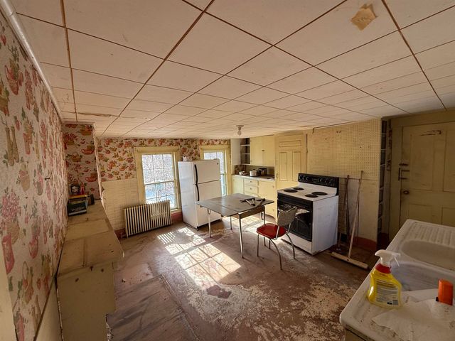 17 Main Street, New Hampton, NH 03256