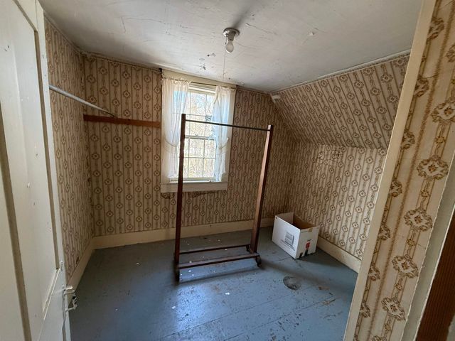 17 Main Street, New Hampton, NH 03256