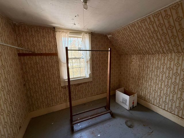 17 Main Street, New Hampton, NH 03256