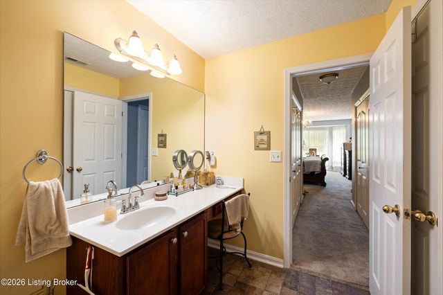 6922 Arbor Manor Way, Louisville, KY 40228