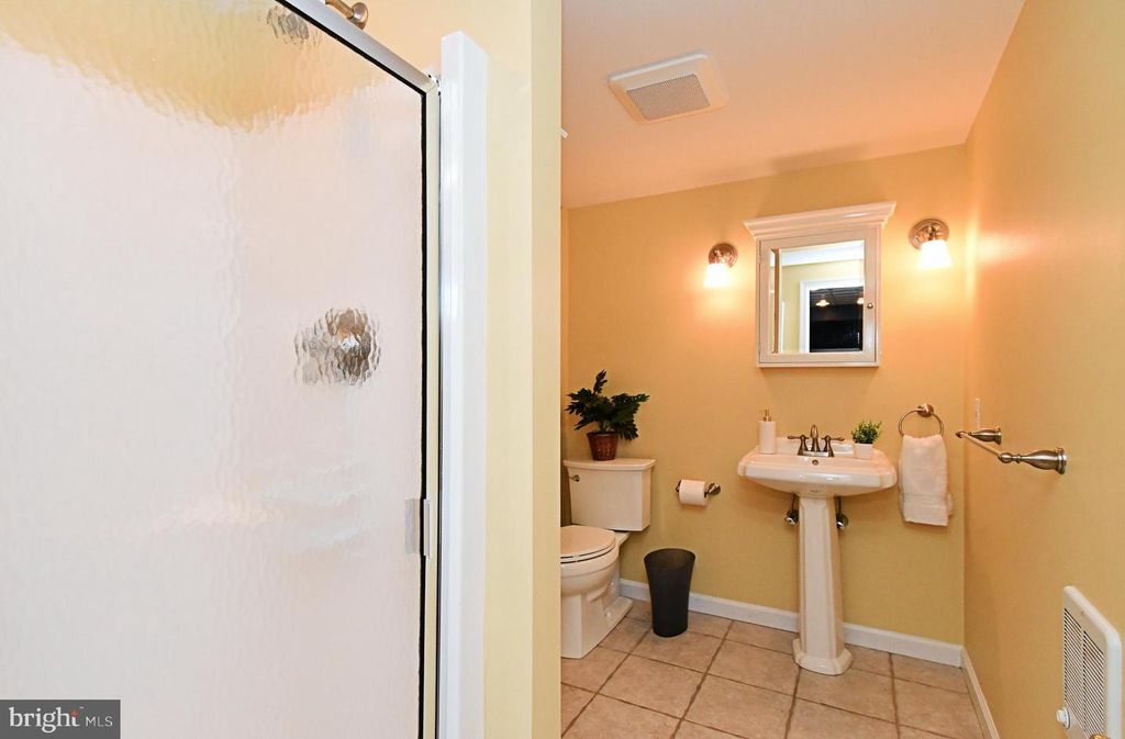 454 FOXCROFT DR, Ivyland, PA 18974