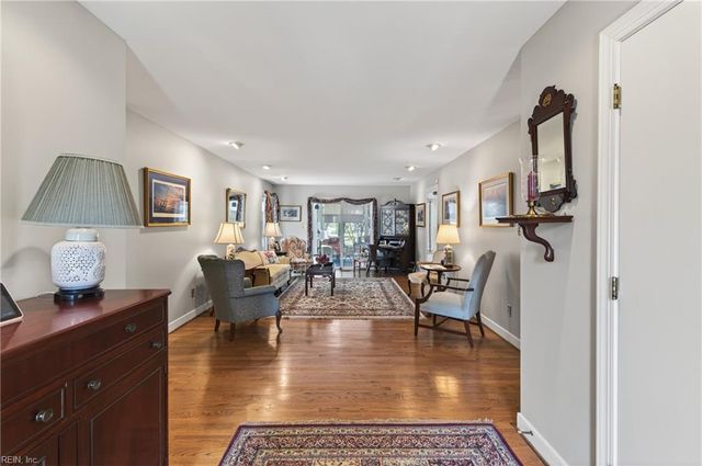 1801 Sawgrass Pointe DR, Hayes, VA 23072