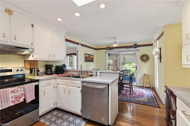 1801 Sawgrass Pointe DR, Hayes, VA 23072