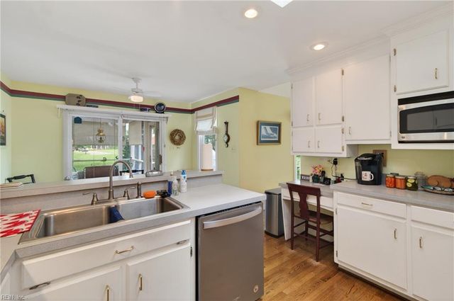 1801 Sawgrass Pointe DR, Hayes, VA 23072