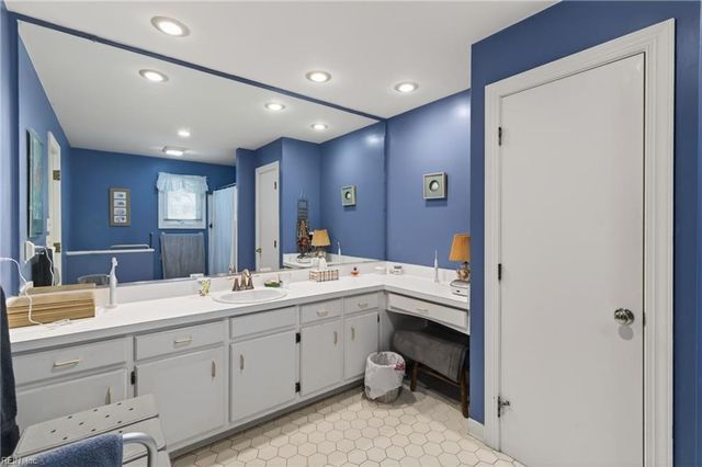 1801 Sawgrass Pointe DR, Hayes, VA 23072