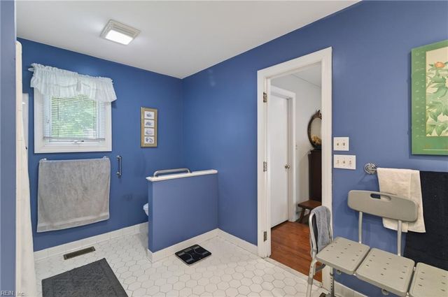 1801 Sawgrass Pointe DR, Hayes, VA 23072