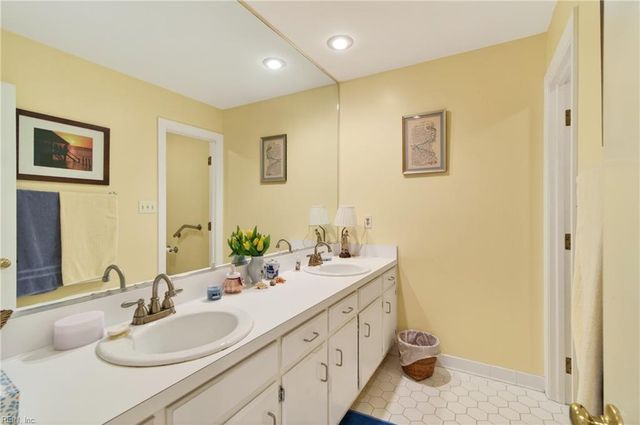 1801 Sawgrass Pointe DR, Hayes, VA 23072