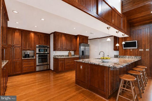 10704 STANHOPE PL, Fairfax, VA 22032