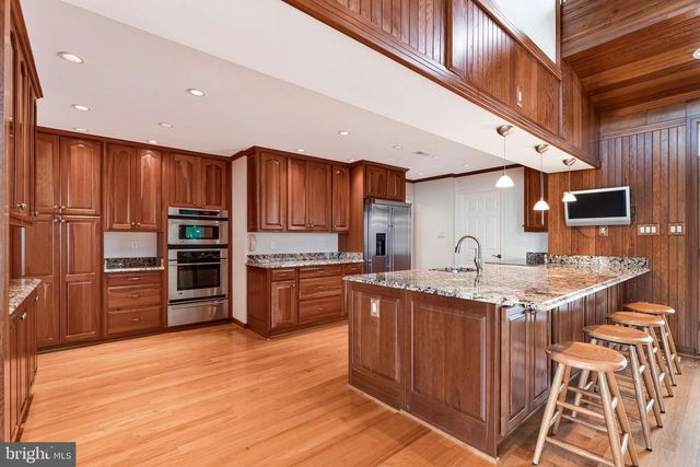 10704 STANHOPE PL, Fairfax, VA 22032