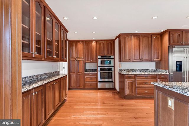 10704 STANHOPE PL, Fairfax, VA 22032