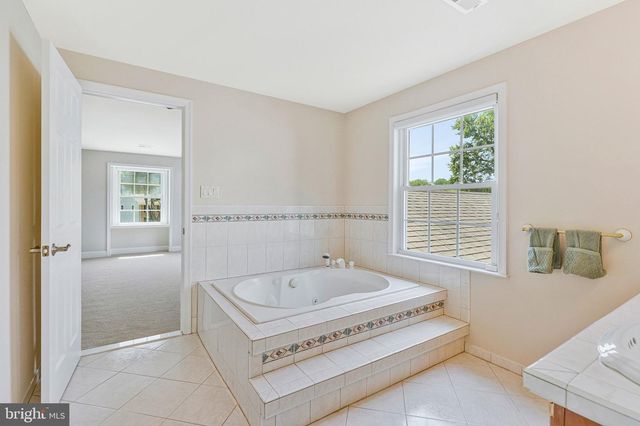 10704 STANHOPE PL, Fairfax, VA 22032