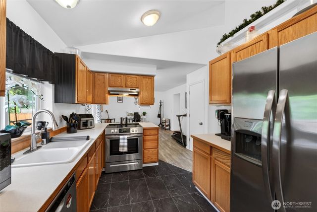 700 Kelsey Lane E, Eatonville, WA 98328