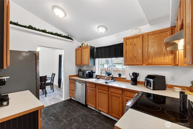 700 Kelsey Lane E, Eatonville, WA 98328