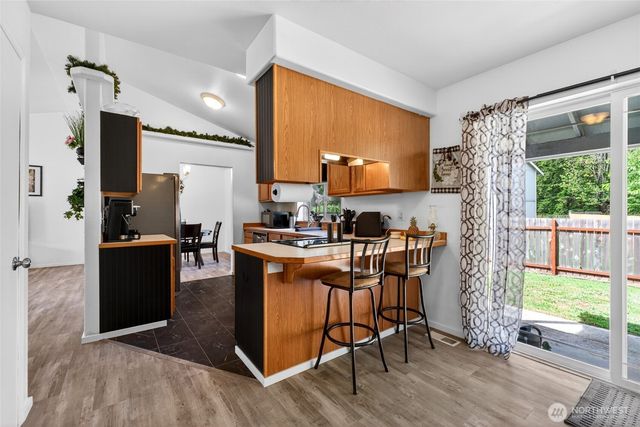 700 Kelsey Lane E, Eatonville, WA 98328