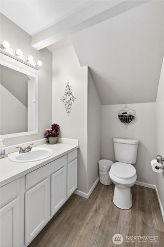 700 Kelsey Lane E, Eatonville, WA 98328