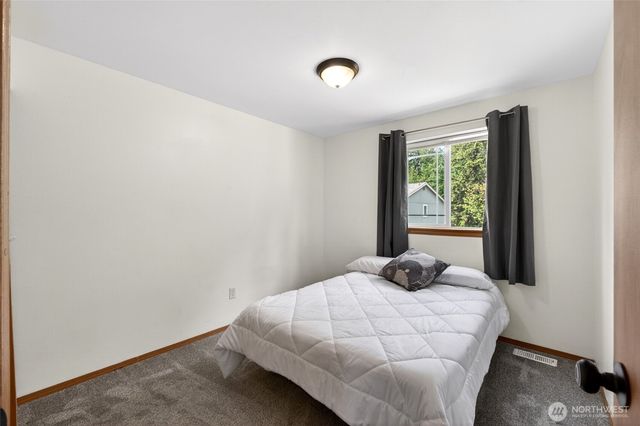 700 Kelsey Lane E, Eatonville, WA 98328