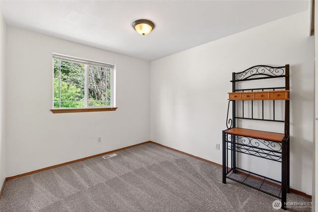 700 Kelsey Lane E, Eatonville, WA 98328