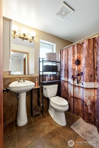 700 Kelsey Lane E, Eatonville, WA 98328