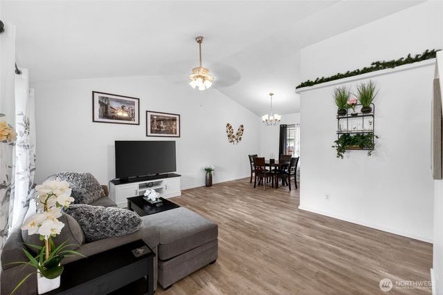 700 Kelsey Lane E, Eatonville, WA 98328