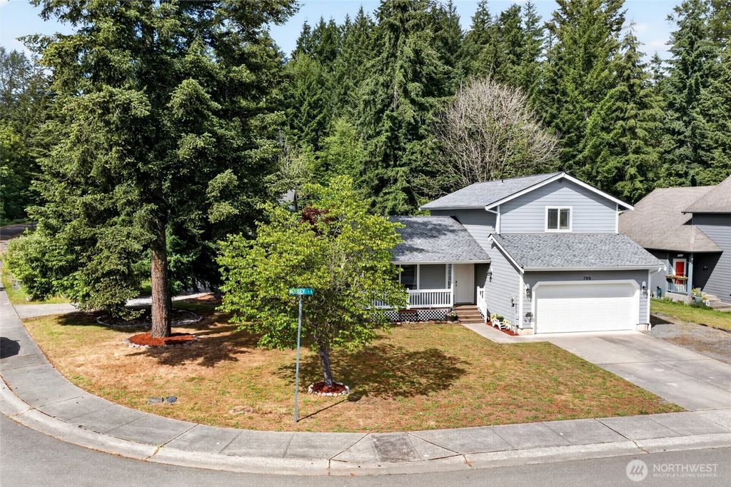 700 Kelsey Lane E, Eatonville, WA 98328
